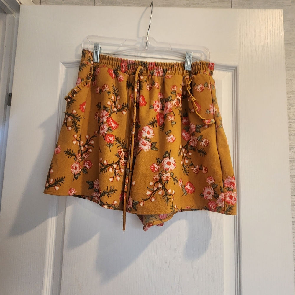Ces Femme Mustard Floral Shorts Size L Euc